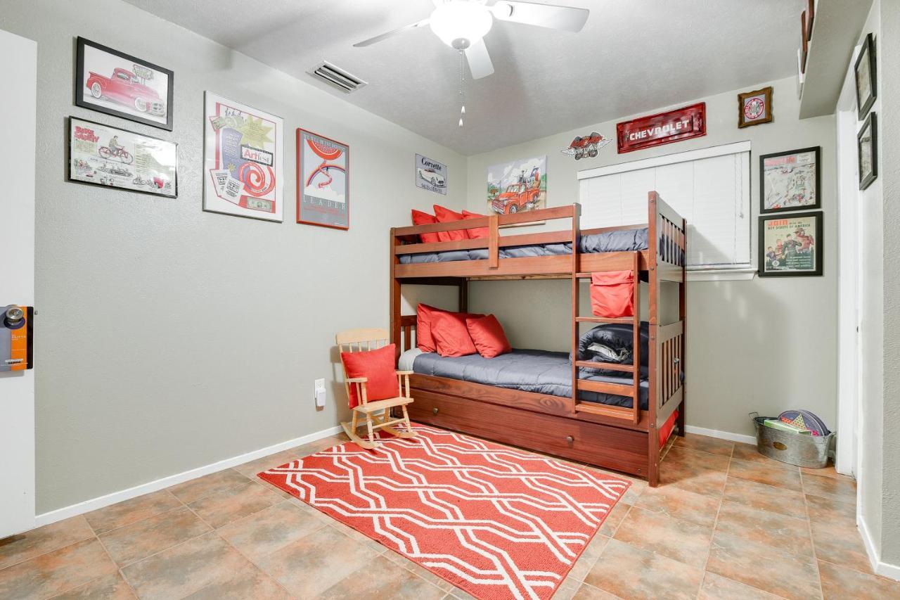 Arlington Home With Patio, Walk To Atandt Stadium! المظهر الخارجي الصورة