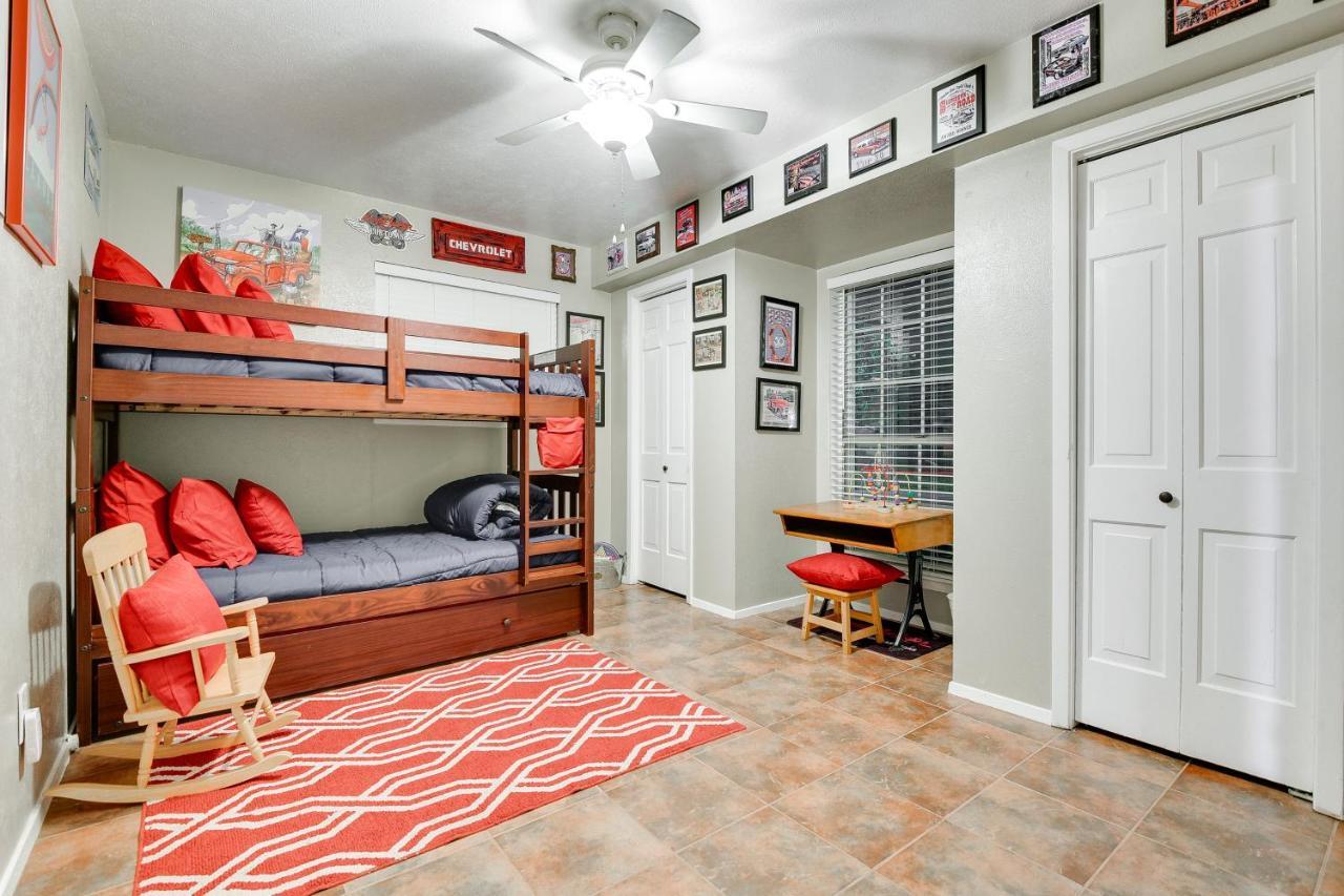 Arlington Home With Patio, Walk To Atandt Stadium! المظهر الخارجي الصورة